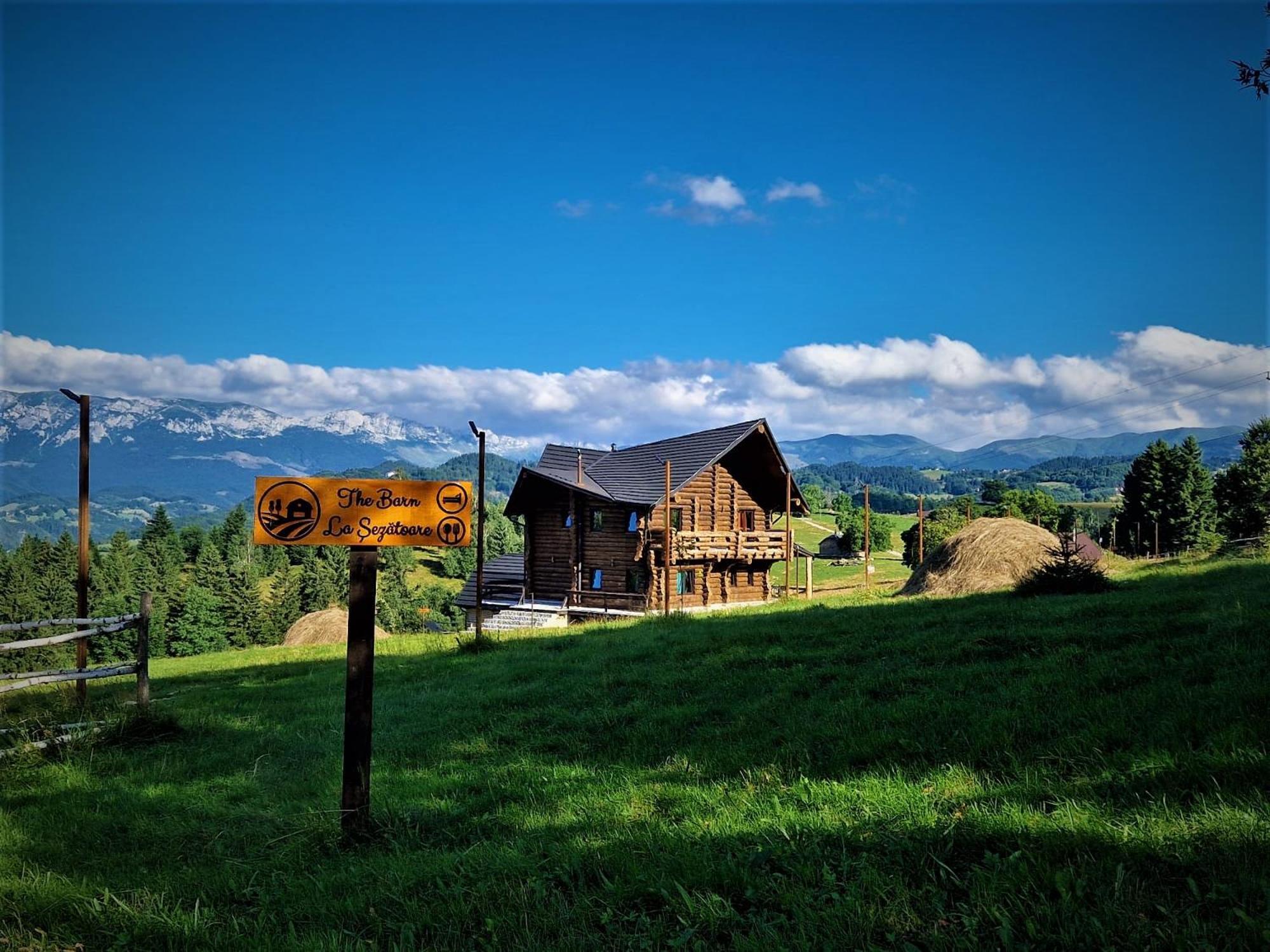 The Barn Villa Sirnea Exterior photo
