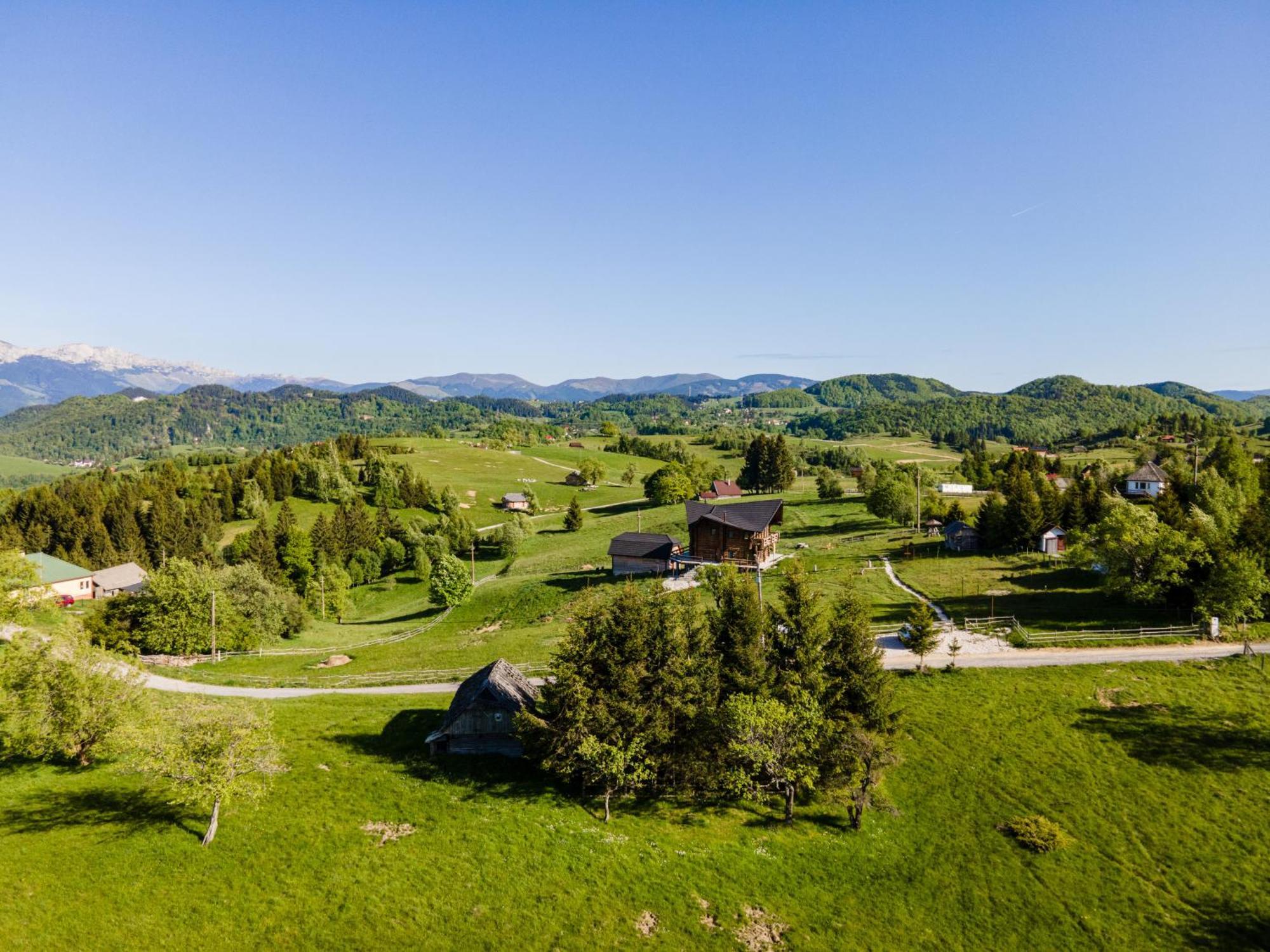 The Barn Villa Sirnea Exterior photo